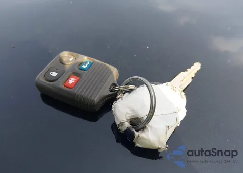 2005 Ford Crown Victoria Standard из США, поврежденный, VIN 2FAFP73W25X121741